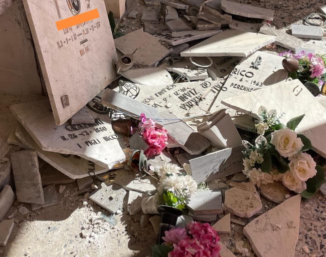 tombe-e1728755196501-650x513