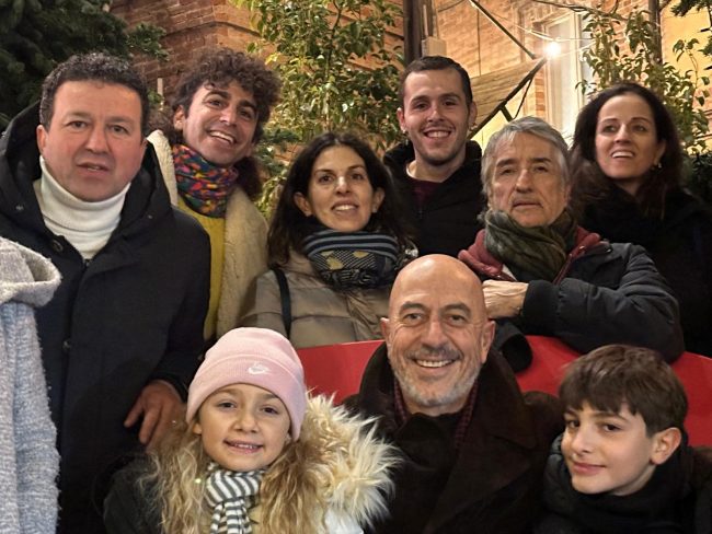 Natale-Tolentino-col-cast-del-musical-