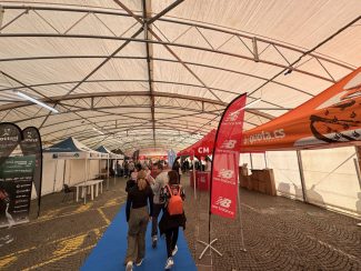 allestimento-villaggio-per-mezza-maratona-piazza-xx-settembre-civitanova-FDM-3-325x244