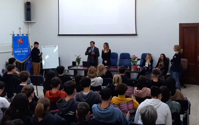 incontro-pres.-Latini-liceo-Galilei-Mc-1-650x408
