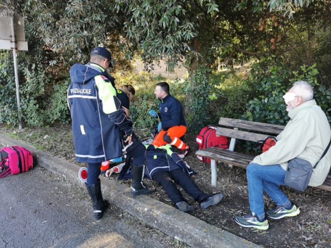 salvataggio-cimitero-macerata-polizia-locale-2-1-650x488