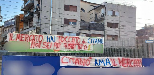 striscione-mercato-annullato