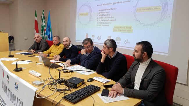 Assemblea-acqua-pubblica-sindacati-e-lavoratori-4-650x367
