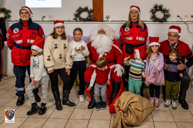 Babbo-Natale-carabinieri-12-650x433