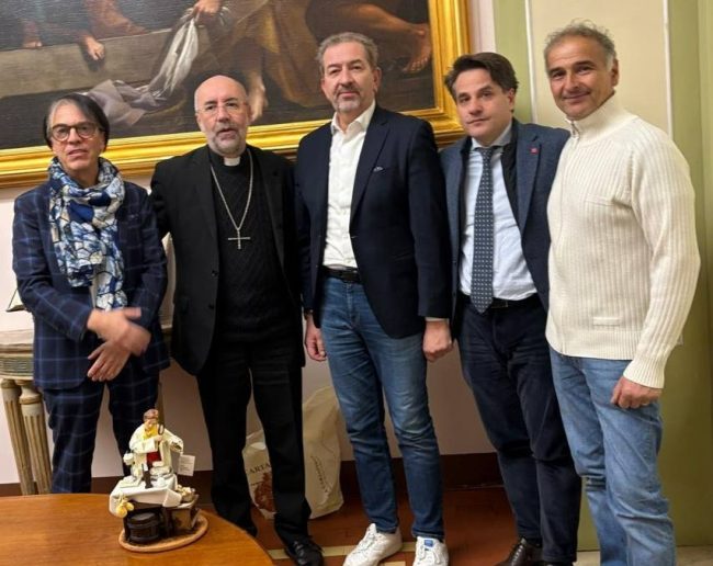 Rilli-Menichelli-Nasini-e-Angelelli-con-il-vescovo-Marconi