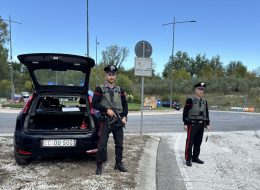 Pistola nel cruscotto dell’auto,  denunciato un 66enne