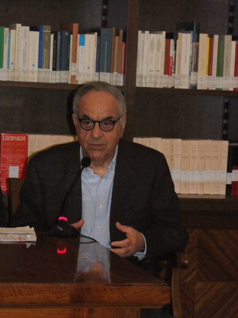 foto-2-presentaz.-libro-Adornato-488x650