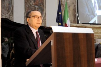 giovanni-sabbatucci_inaugurazione-Unimc-2011-325x216