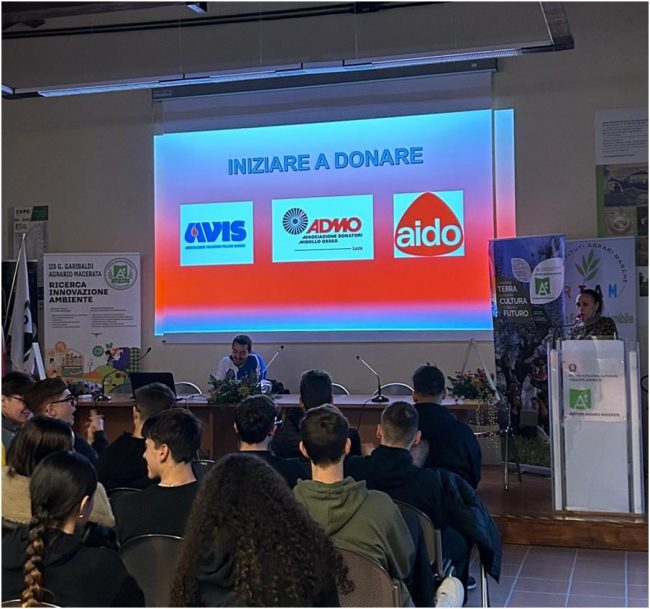 incontro-volontari-avis-admo-aido2-650x609