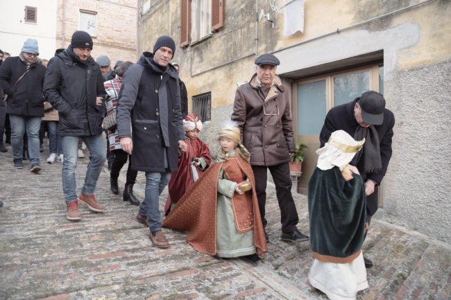 presepe-bambini-morrovalle-8-650x433