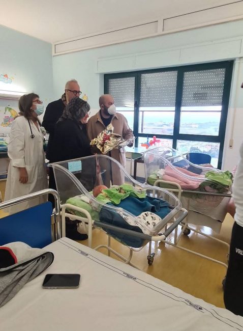 befana-civitanova-ospedale-3-478x650