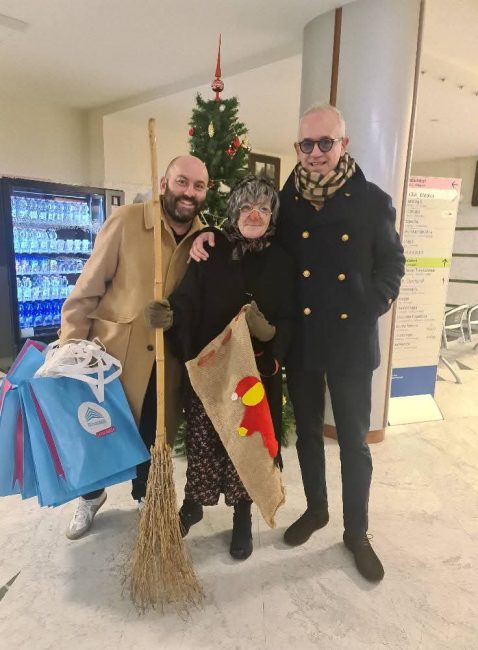 befana-civitanova-ospedale-5-478x650