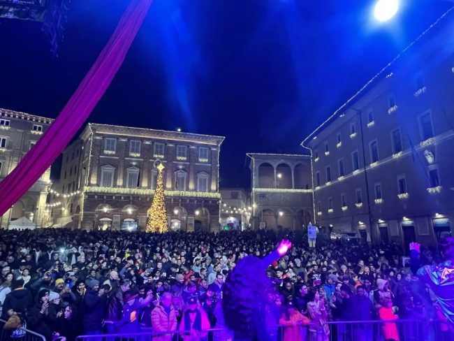 capodanno-piazza-macerata-3-650x488