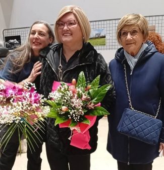 la-Filipponi-con-le-due-presidenti-Amici-Per-e-Auser-Tolentino