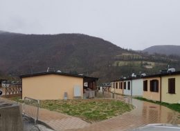 Sfruttamento nei cantieri delle Sae,  un anno al presunto caporale.   Assolto dall’omissione di soccorso