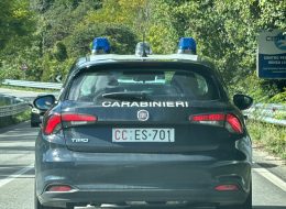 Comportamenti molesti sotto casa dell’ex:  arrivano i carabinieri, fa resistenza