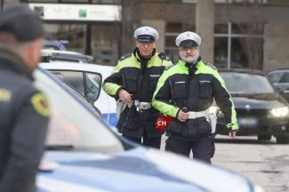 controlli-interforze-polizia-locale-vigili-urbani-lungomare-sud-civitanova-FDM-6-325x216
