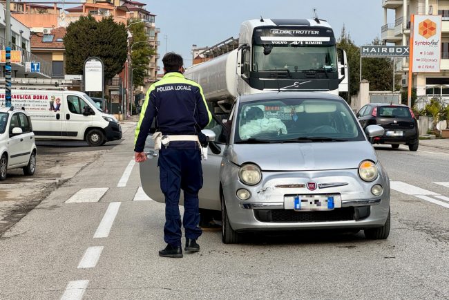polizia-locale-civitanova-1-650x434
