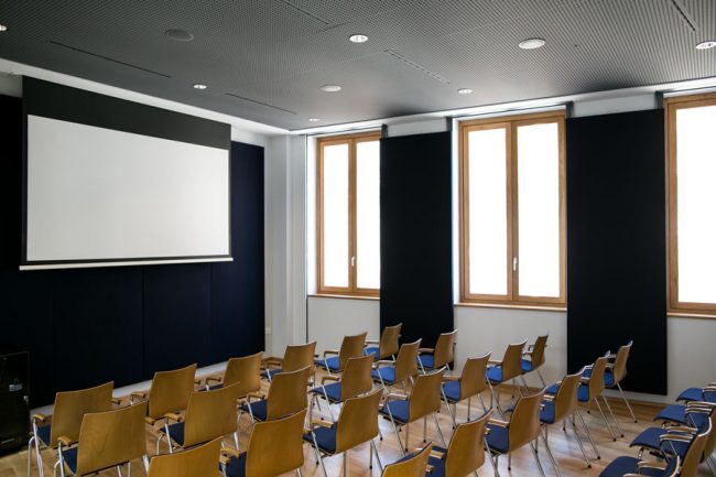sala-audiovisivi-politeama-lightbox-2-650x433