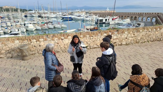 A-lezione-con-la-guida-madrelingua-nella-splendida-cornice-della-Costa-Azzurra