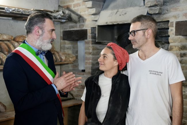 Loro-piceno-pergamena-min