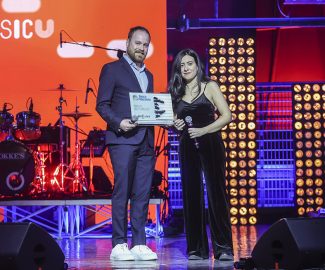 Rodolfo-Zucchini-Premio-ad-Alessandra-Nazzaro1-325x270