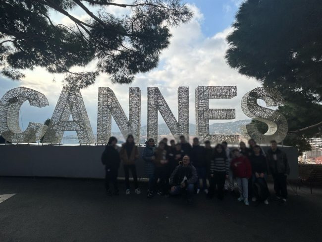 Studenti-del-Convitto-a-Cannes-con-i-docenti-Saveria-Lucarini-e-Mauro-Navarri-1-650x488