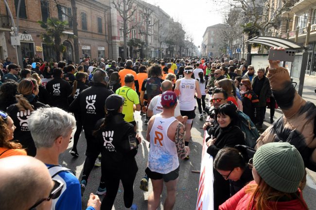 stracivitanova-2025-corsa-podistica-corso-umberto-i-civitanova-FDM-13-650x433