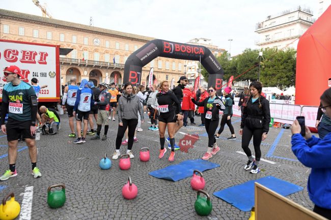 stracivitanova-2025-corsa-podistica-piazza-xx-settembre-civitanova-FDM-5-650x433