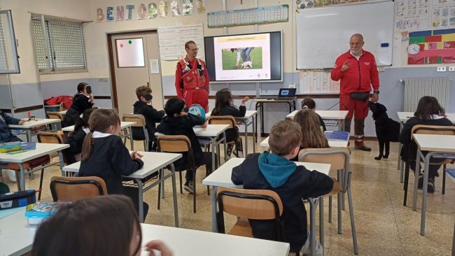 A-lezione-di-educazione-cinofila-con-Serafino-Benigni-Andrea-Antonini-e-il-cane-Indro