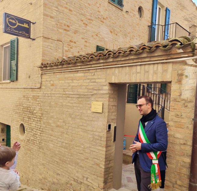 Inaugurazione-La-dimora-del-borgo-Montecassiano3-e1744456744420-650x629