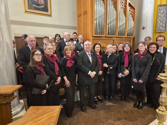 Schola-Cantorum-Sancta-Caecilia-e-Sua-Eccellenza-Chavarria