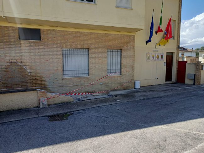 muretto-anc-abbattuto-1-650x488