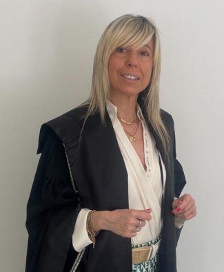 sara-scalpelli-e1745411075399-325x395