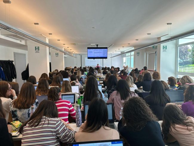 settimana-inclusione-2025_aula-piena-650x488