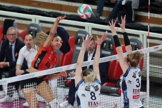 volley-4-min-650x434