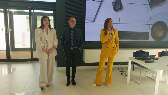 In-giallo-Debora-Falcetta-Banca-Macerata