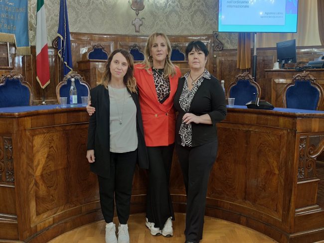 La-consigliera-Pantana-con-le-prof.-Mantovani-e-Latino