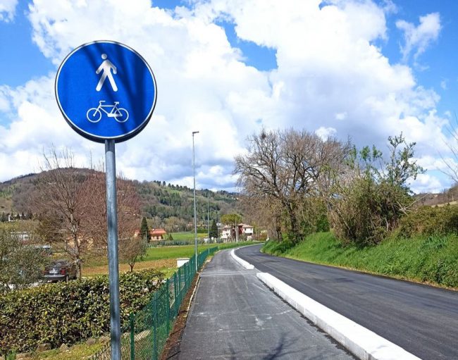 Pista-ciclabile-Pianibianchi-che-collega-il-Ponte-del-diavilo-al-lago-delle-Grazie-