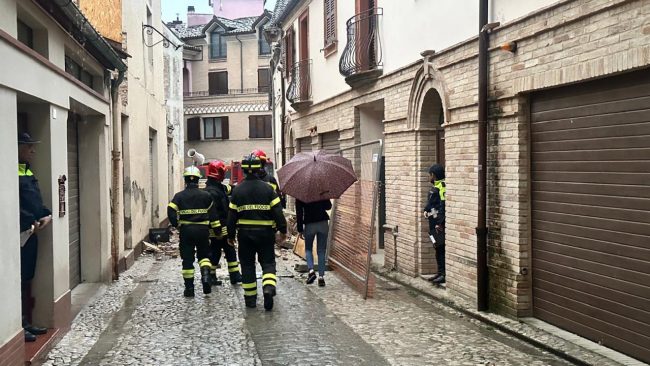 demolizione-tolentino-case-danneggiate-1-650x366