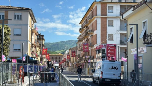 giro-italia-castelraimondo-5-650x366