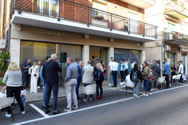 inaugurazione-filiale-host-hero-corso-garibaldi-civitanova-FDM-12-650x433