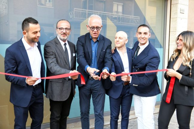 inaugurazione-filiale-host-hero-corso-garibaldi-civitanova-FDM-14-650x433