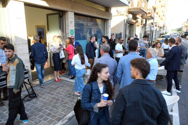 inaugurazione-filiale-host-hero-corso-garibaldi-civitanova-FDM-5-650x433
