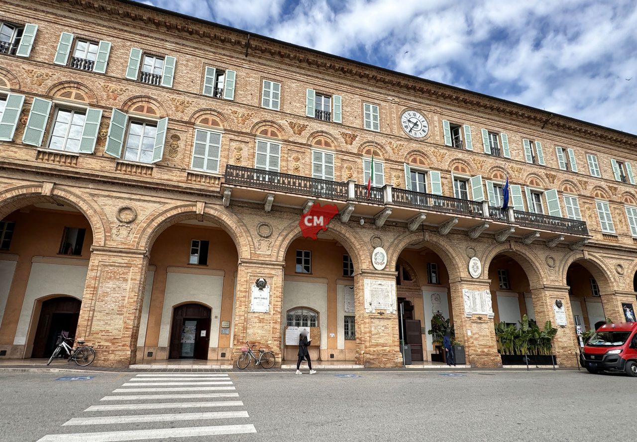 Civitanova, bando per centri commerciali naturali, polemica per l’impresa di un consigliere comunale