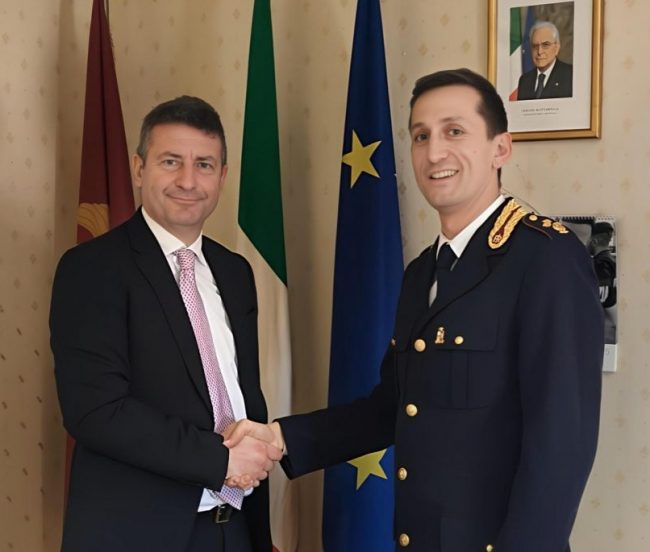 Presentazione-Commissario-della-Polizia-di-Stato-Dr.-Matteo-Falzetti-e1750853553578-650x552