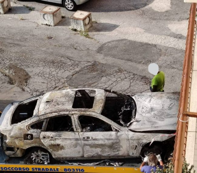 auto-a-fuoco-a-recanati