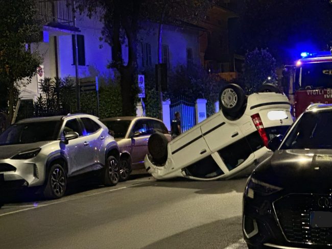 auto-ribaltata-civitanova-2-min-650x488