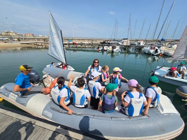 bambini-vela-camerino-alunni-civitanova-mare2-650x488