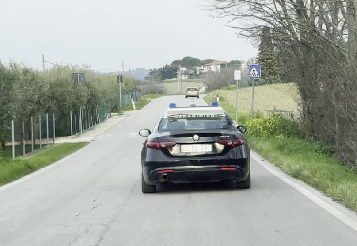 Auto dei Carabinieri in una fotografia di archivio pubblicata dalla fonte